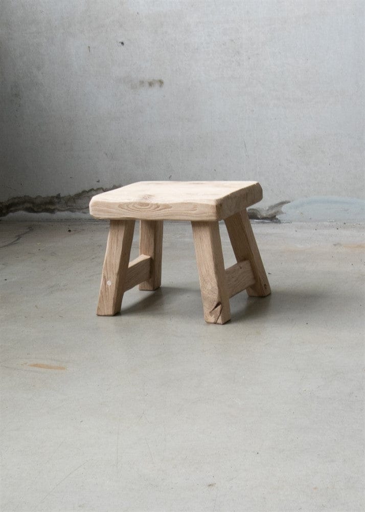 Ekpall 23 cm – handgjord låg pall i massiv ek