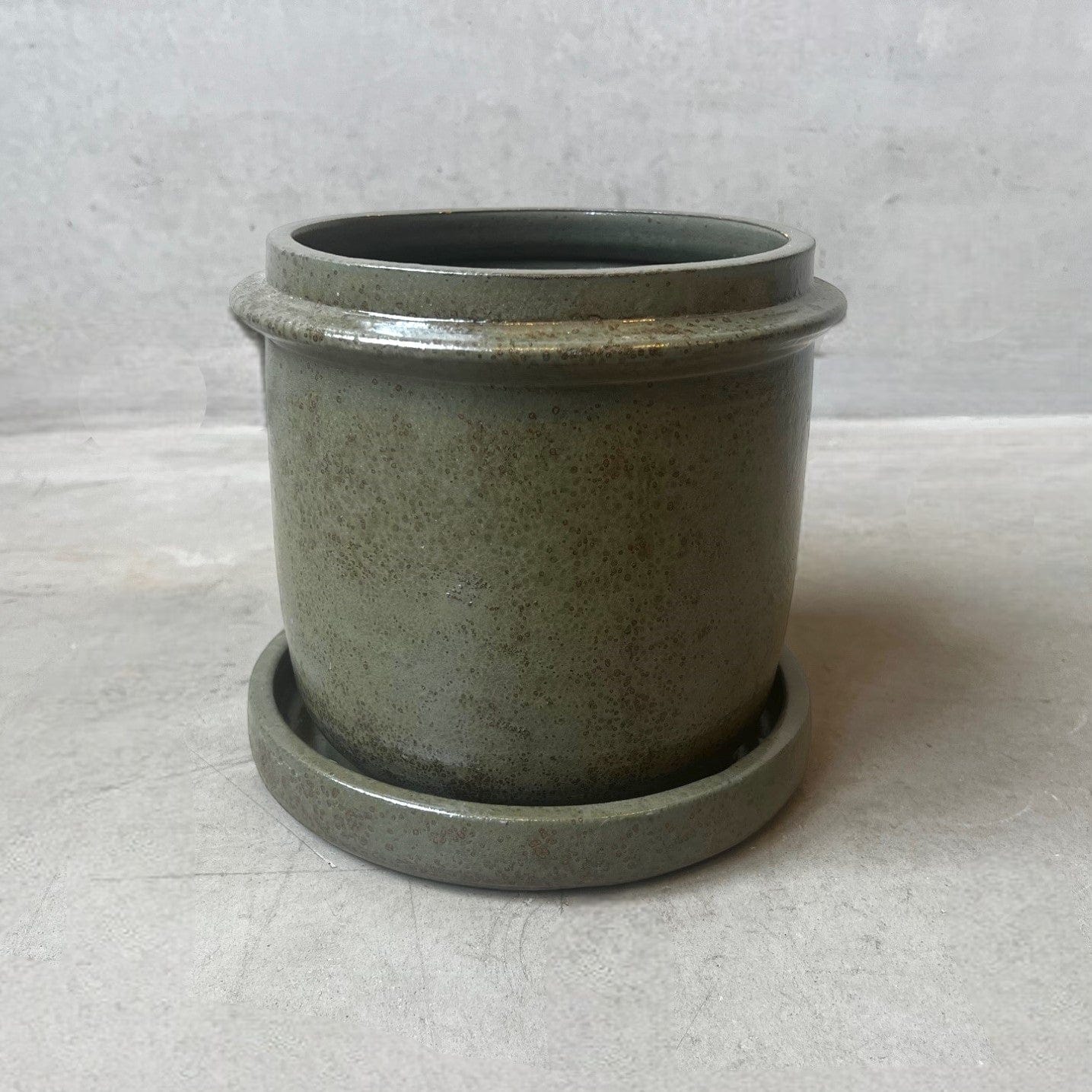 Handdrejad kruka med fat - Olivgrön 14x14 cm