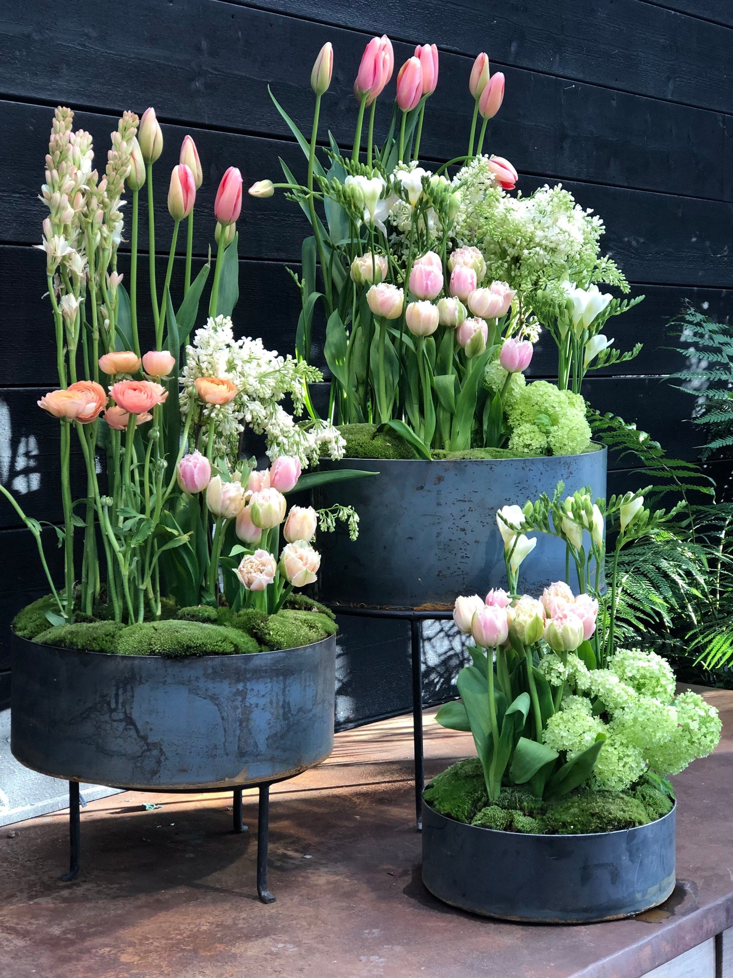 Unik by Hand Underreden Runt underrede i stål- hög modell med smidda fötter