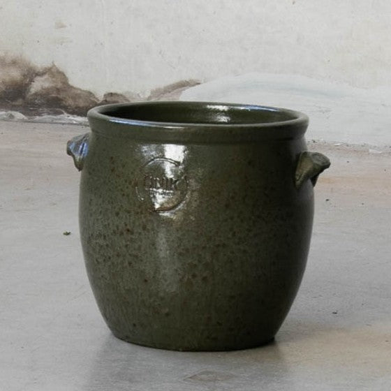Keramikkruka med öron – Olivgrön, handdrejad 16x20 cm