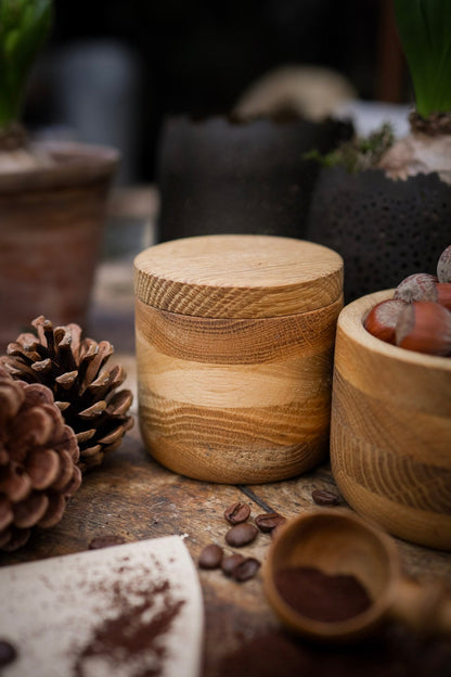 Ekask med lock – handgjord liten förvaringsask i ek