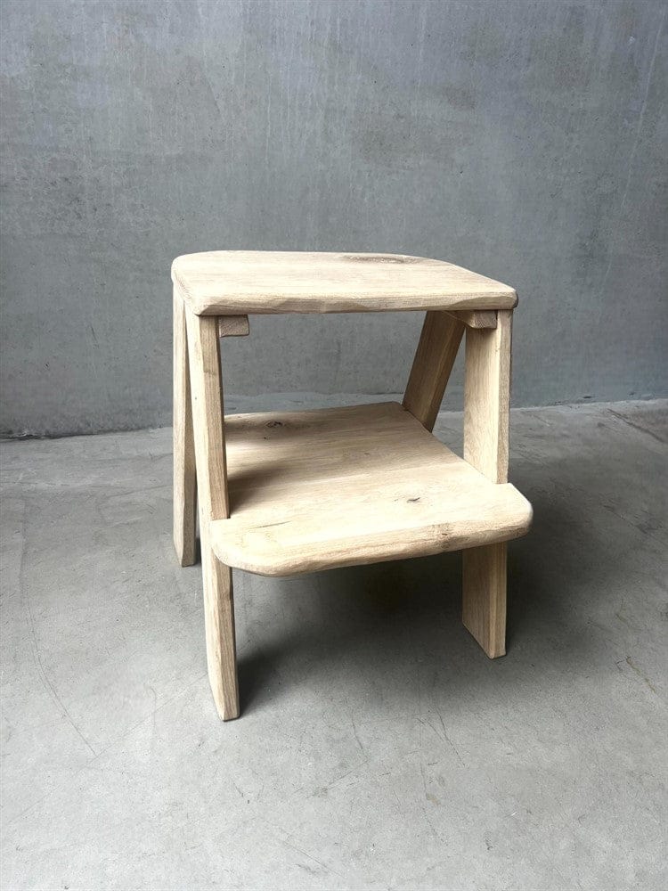 Ekpall med steg 47 cm – handgjord pall i massiv ek