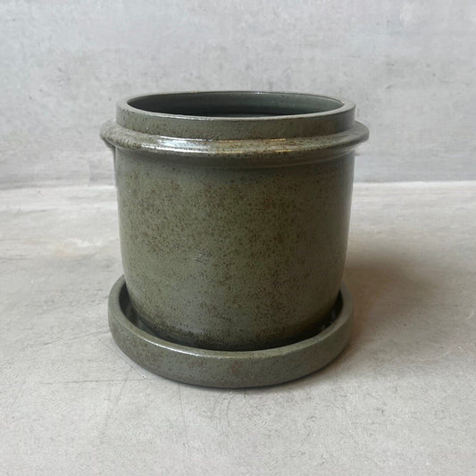 Handdrejad kruka med fat -  Olivgrön 14x14 cm