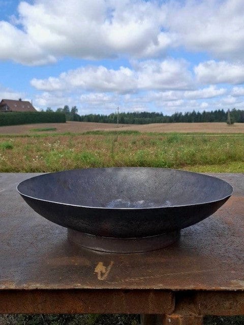 Handgjord järnskål 63 cm – robust eldfat och dekoration