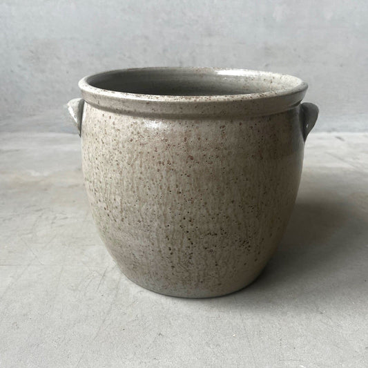 Keramikkruka med öron – Taupe, handdrejad 16x20 cm