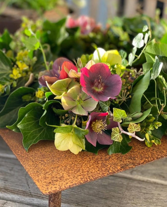 Kvadratisk stålplatta med fötter 27-47 cm