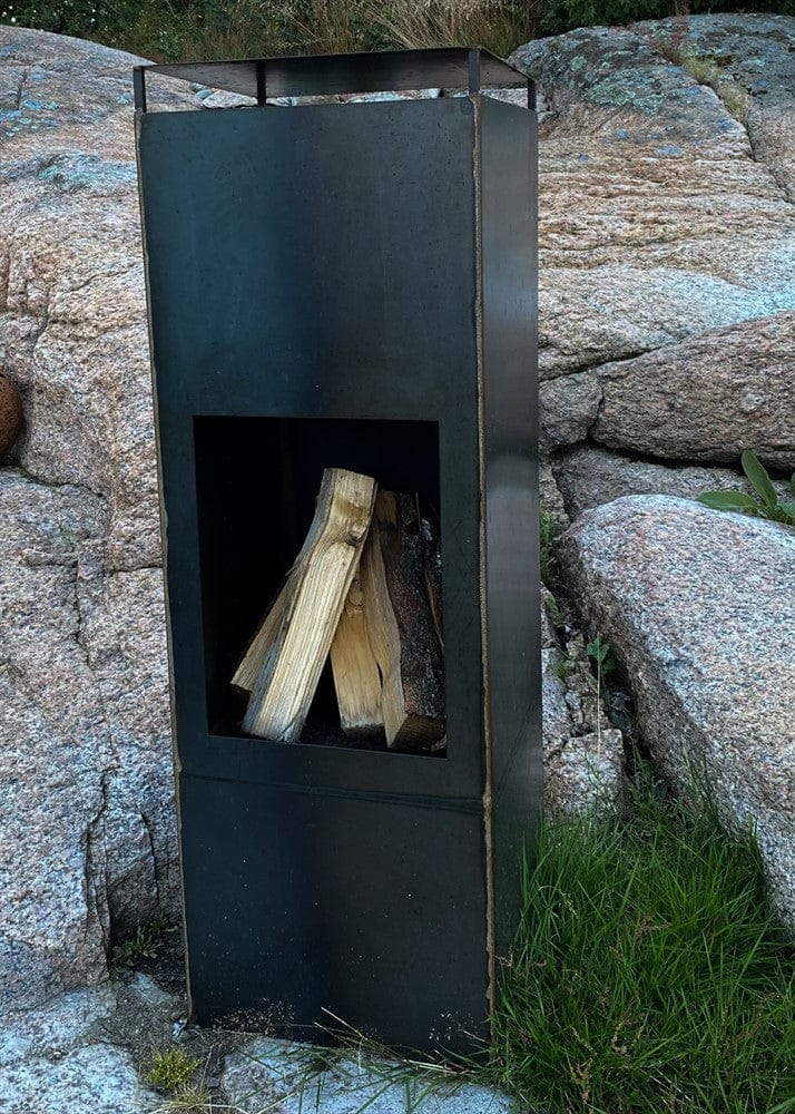 Outdoor Fireplace 120 cm – rustik eldstad i stål för uteplats