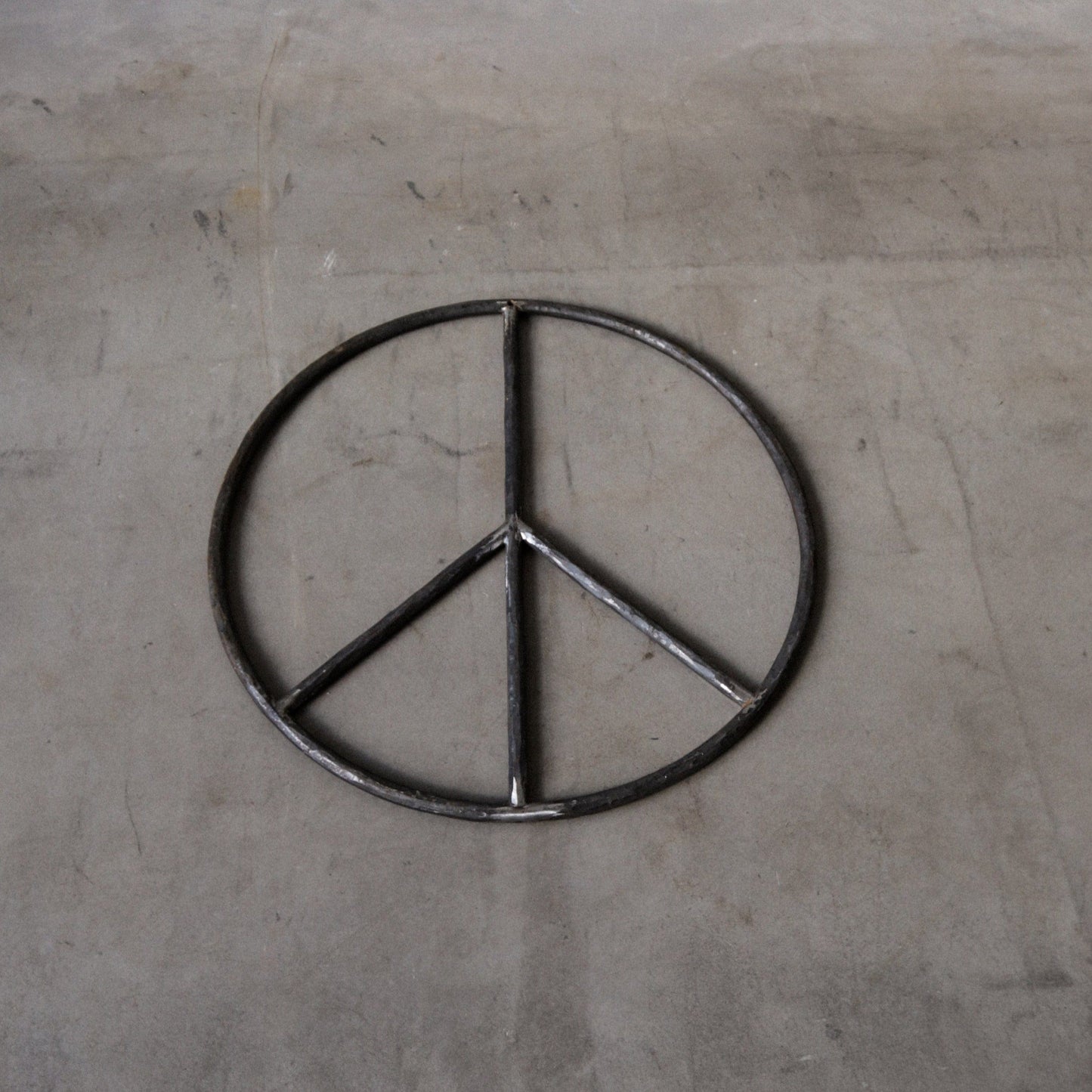 Unik By Hand Dekorationer Peacesymbol i stål – 40 cm