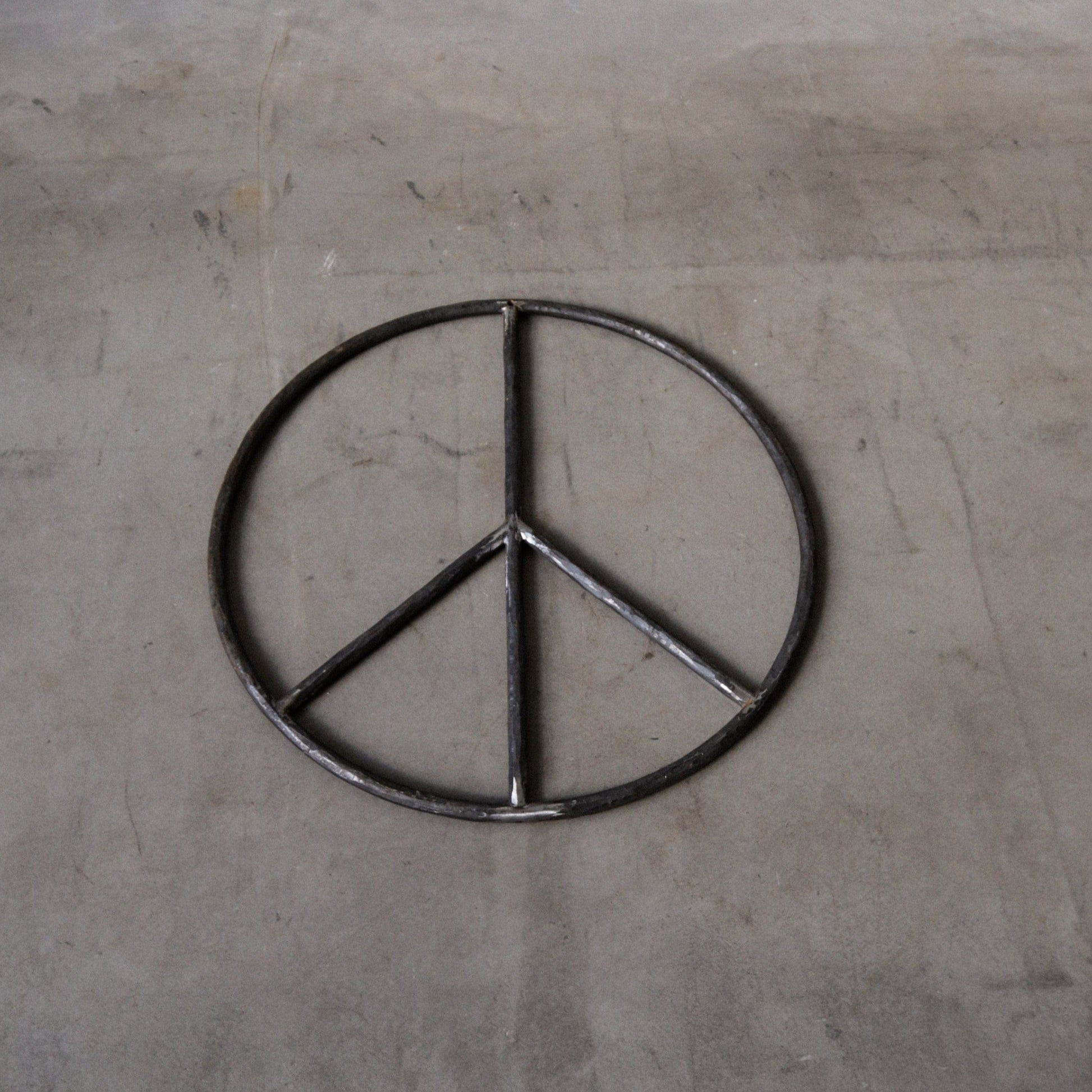 Unik By Hand Dekorationer Peacesymbol i stål – 40 cm