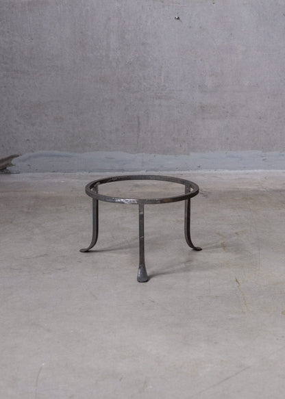 Unik by Hand Underreden 27x17 cmh Runt underrede i stål- hög modell med smidda fötter