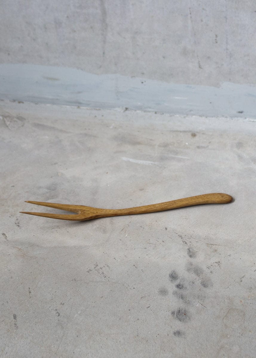 Unik By Hand Köksredskap Serveringsgaffel i ek – 25 cm