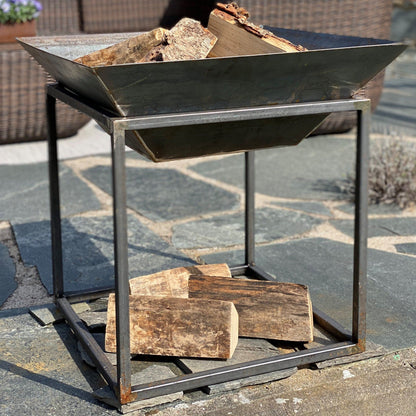 Unik By Hand Elda Eldfat i stål, 50x25 cm – Robust design med karaktär