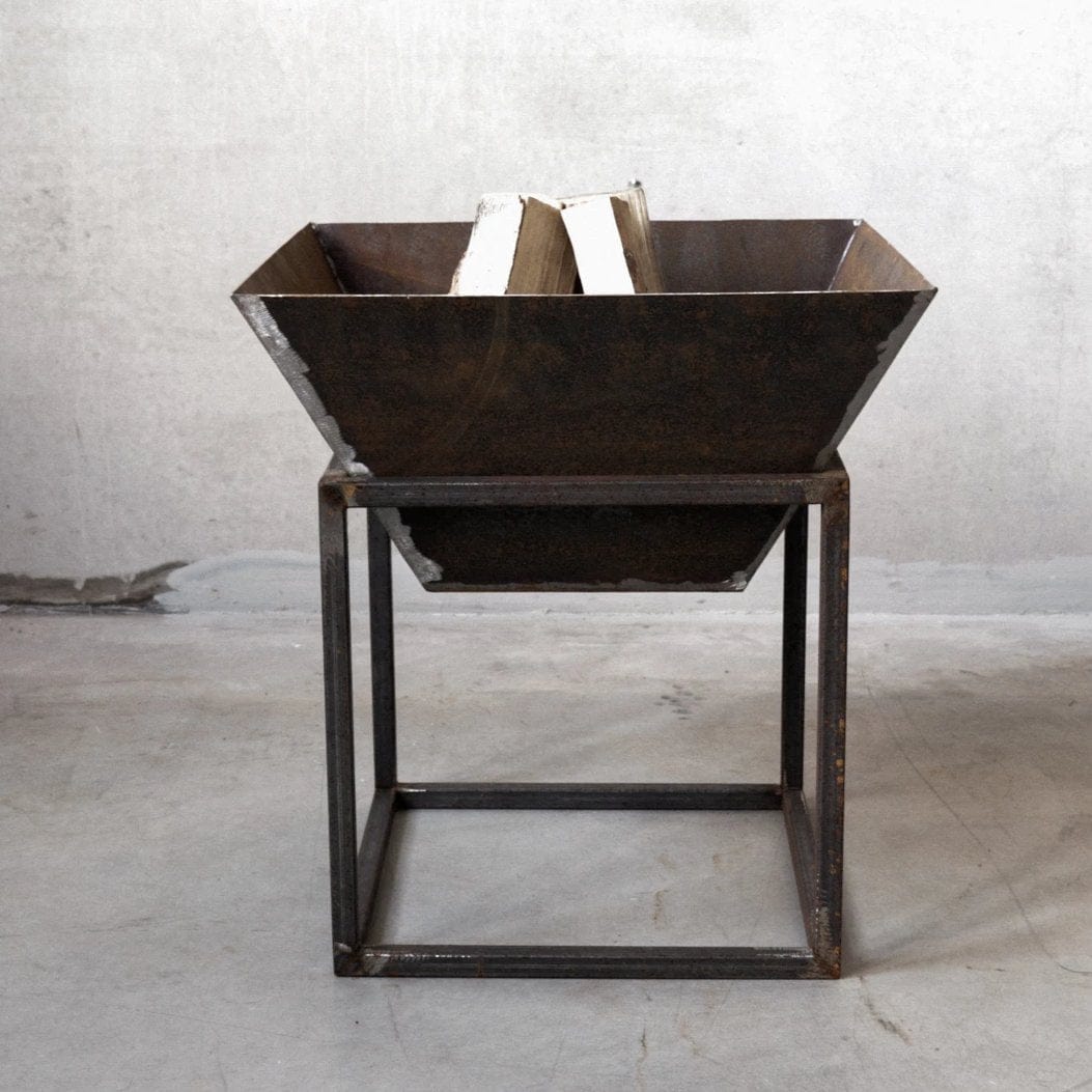 Unik By Hand Elda Eldfat i stål, 50x25 cm – Robust design med karaktär