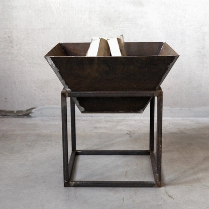 Unik By Hand Elda Eldfat i stål, 50x25 cm – Robust design med karaktär