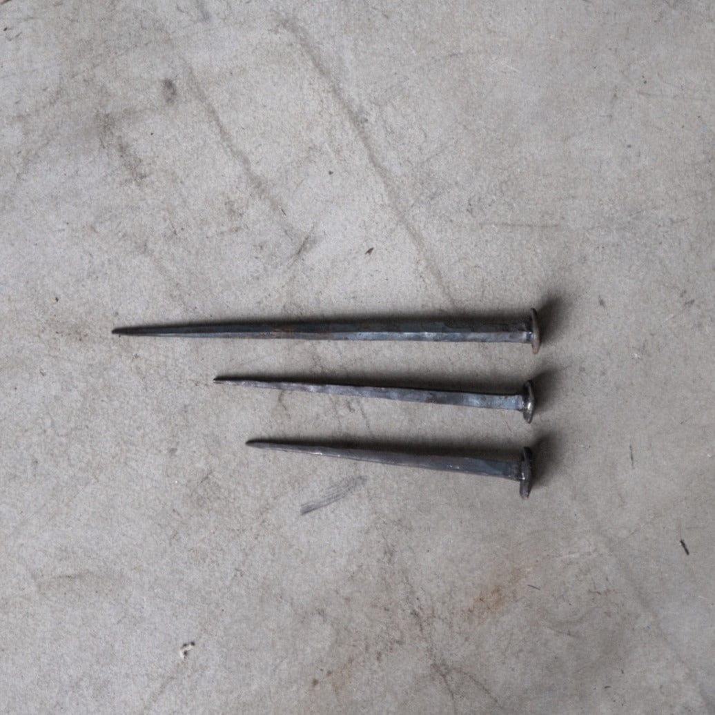 Unik by Hand Dekorationer Handsmidd spik – väggkrok i stål, 15 cm