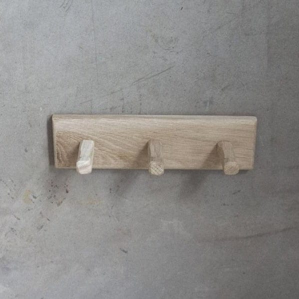 Unik By Hand Kroklister 30cm 3krokar Knopplist i ek – med handsnidade krokar