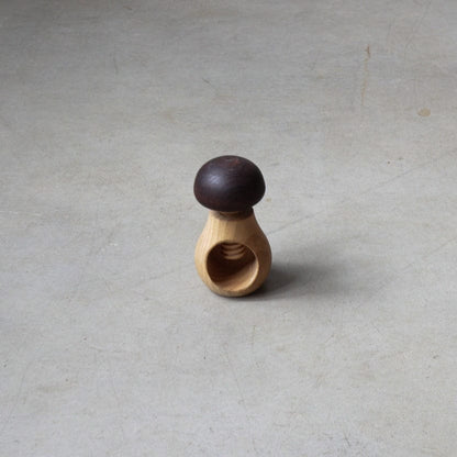 Unik By Hand Köksredskap Nötknäckare i trä – svampformad