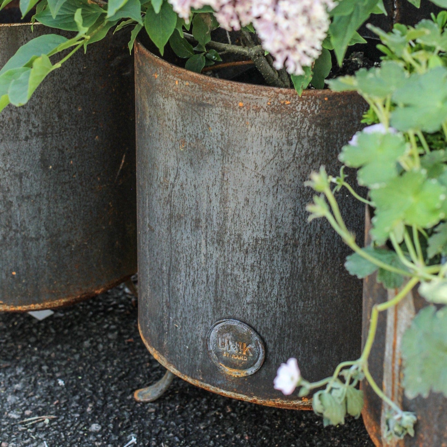 Unik By Hand Underreden Rund stålställning med smidda fötter