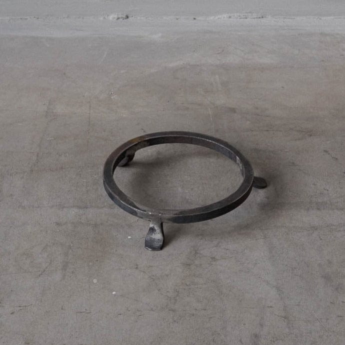 Unik By Hand Underreden 14x3cmH Underlägg i stål med smidda fötter - 14x3cmH